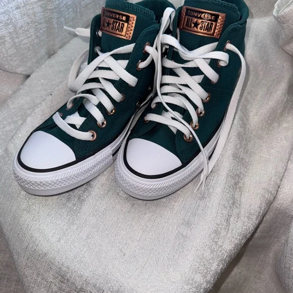 Converse Chuck Taylor All Star
Madison Mid Sneaker- Dragon Scale, size 7.5, NWOB - Picture 6 of 10